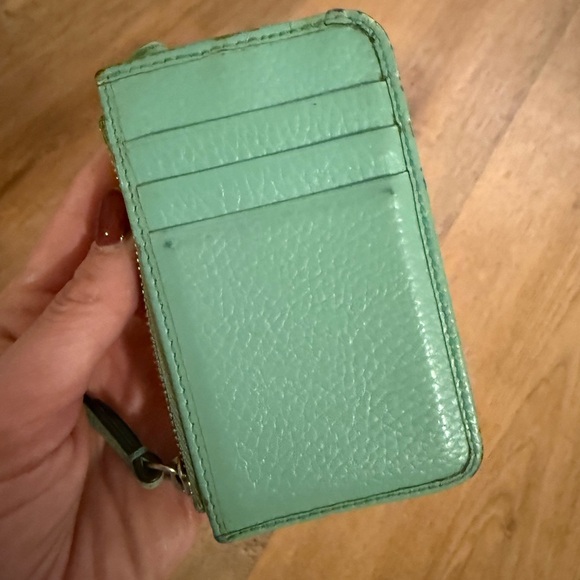 Gucci Light Green Leather Pouch with Silver Zipper - Picture 4 of 4